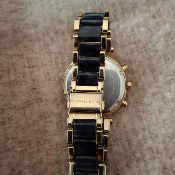 Michael Kors Black and Gold Women's Watches - Picture 5 of 5